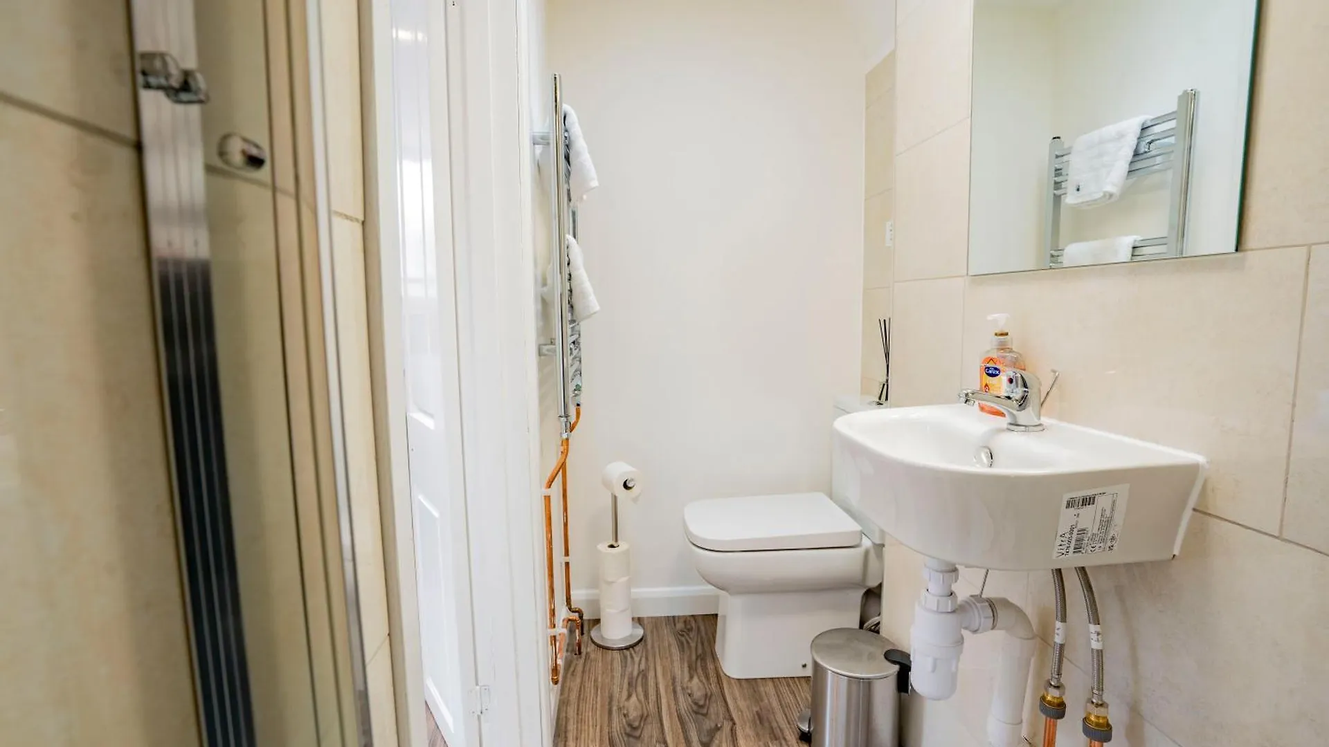 Ideal Uxbridge Hub, 3 Bed Flat Next To The Station