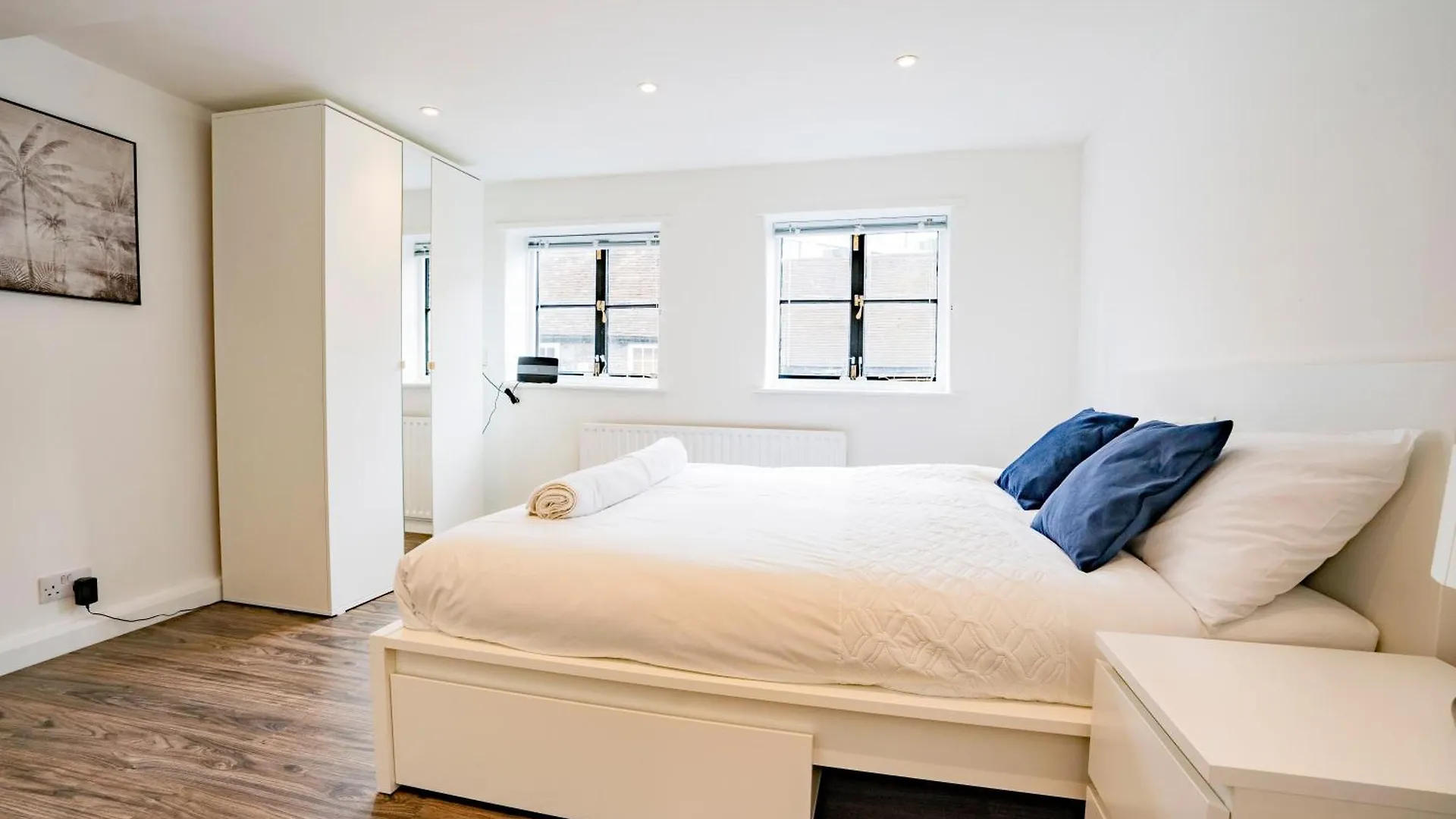 Ideal Uxbridge Hub, 3 Bed Flat Next To The Station Apartment