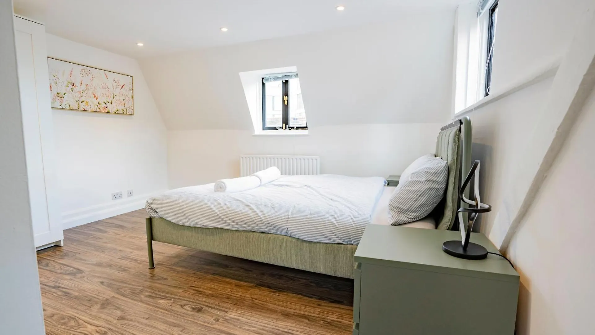 Ideal Uxbridge Hub, 3 Bed Flat Next To The Station Apartment