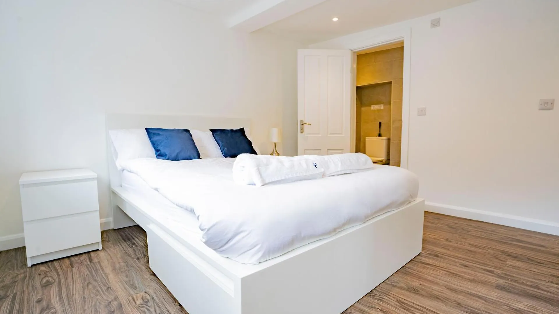 Ideal Uxbridge Hub, 3 Bed Flat Next To The Station United Kingdom