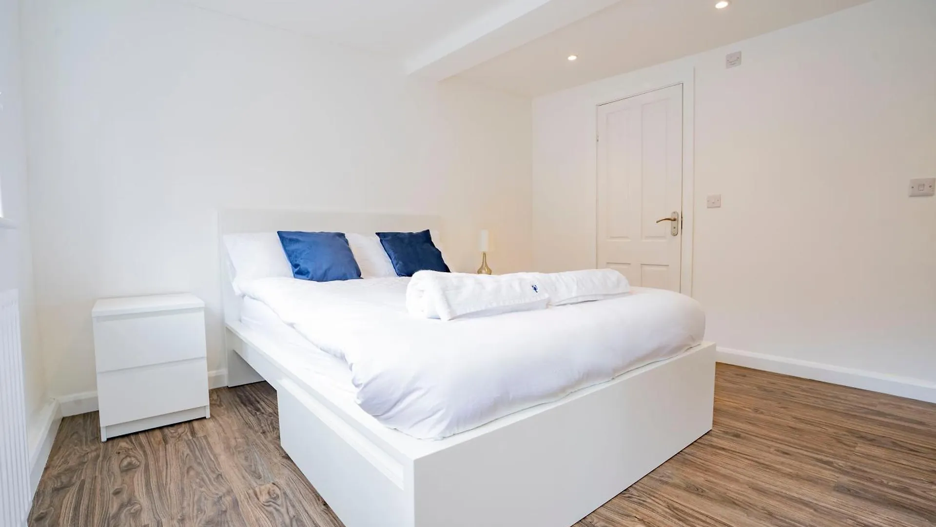 Apartment Ideal Uxbridge Hub, 3 Bed Flat Next To The Station United Kingdom