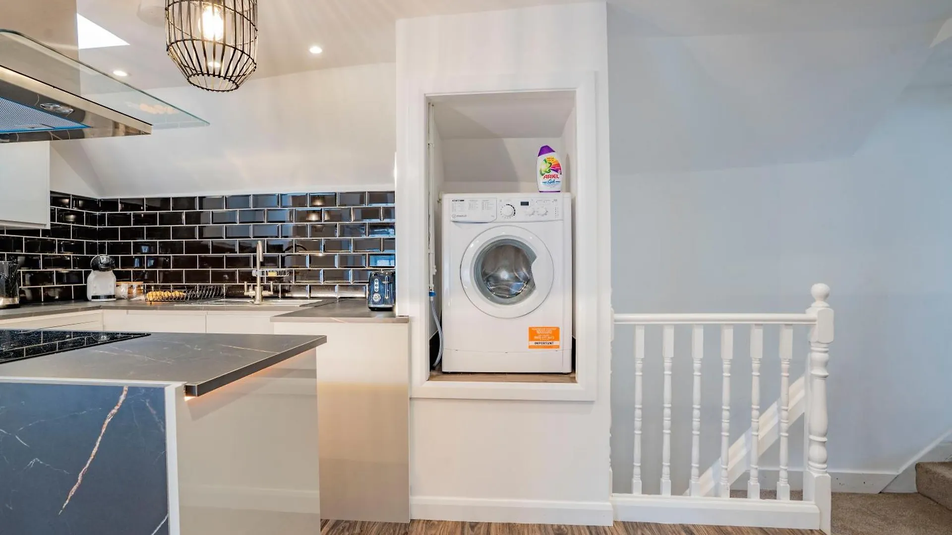 Ideal Uxbridge Hub, 3 Bed Flat Next To The Station Apartment