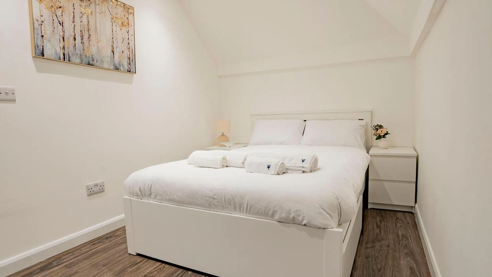 Apartment Ideal Uxbridge Hub, 3 Bed Flat Next To The Station