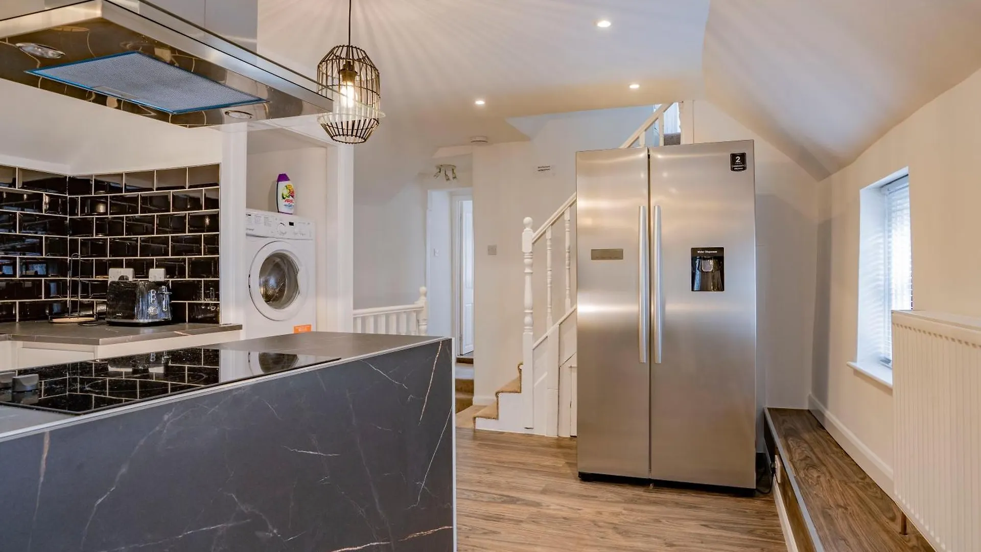 Ideal Uxbridge Hub, 3 Bed Flat Next To The Station 0*,