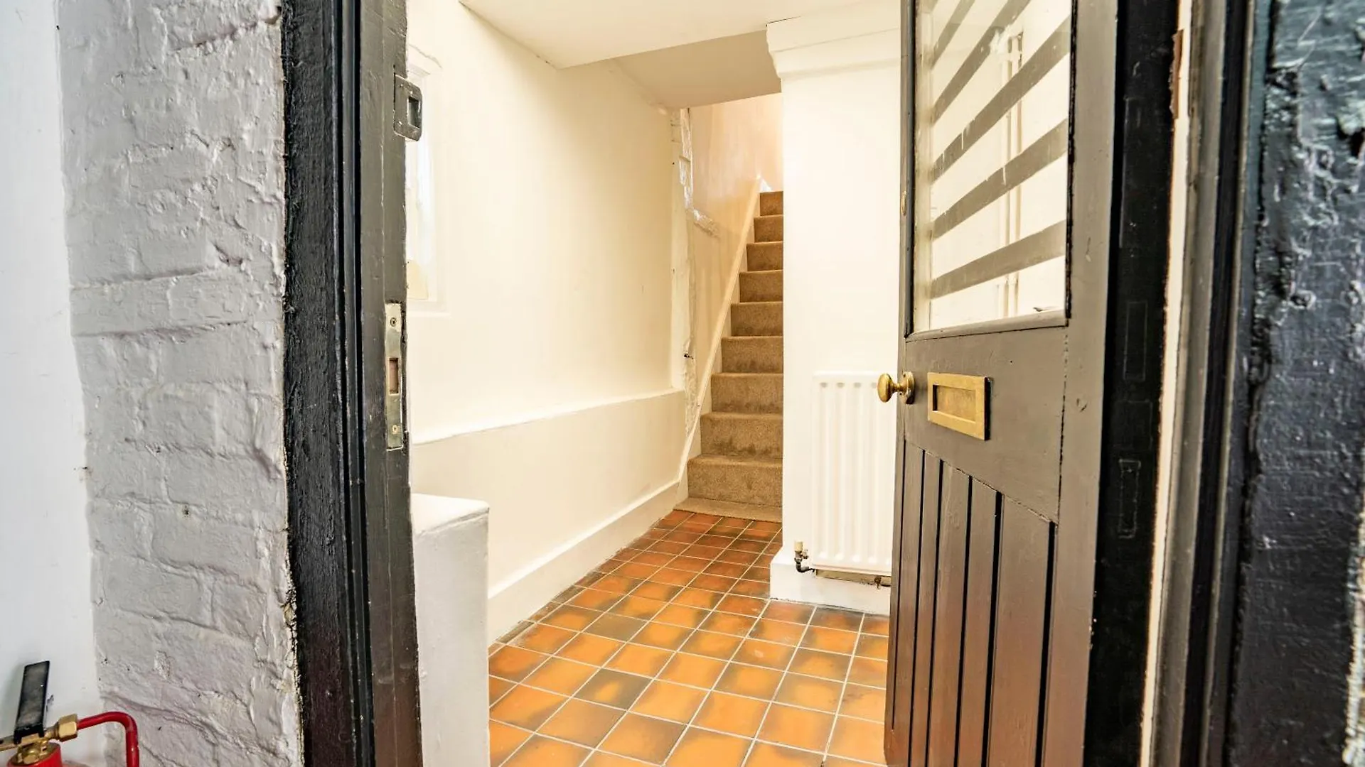 Ideal Uxbridge Hub, 3 Bed Flat Next To The Station